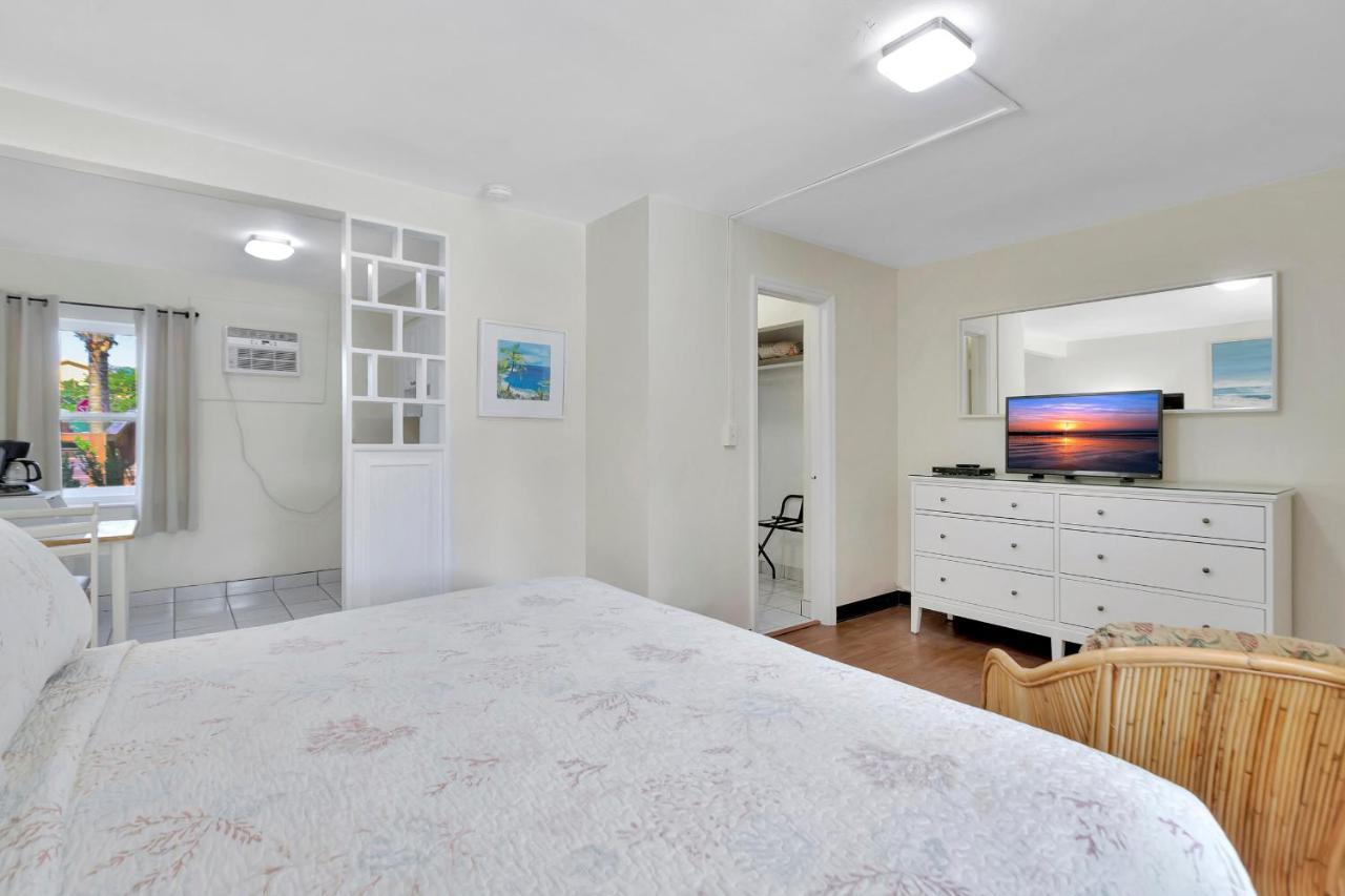 Seahorse Guesthouse Pompano Beach Bagian luar foto