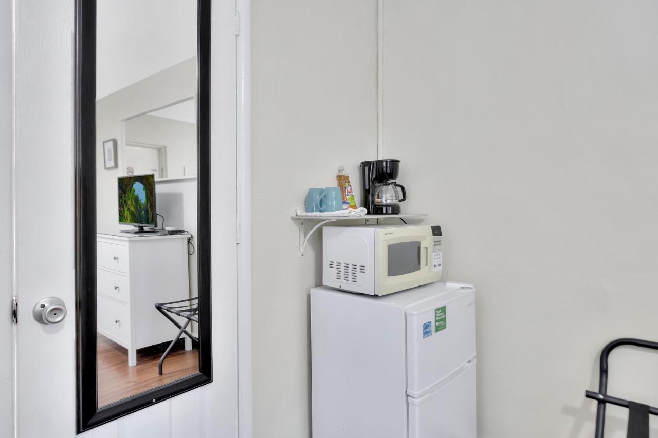 Seahorse Guesthouse Pompano Beach Bagian luar foto