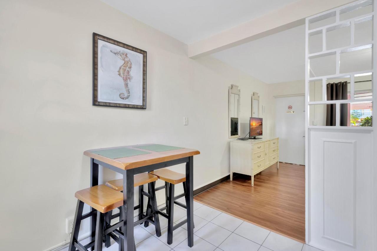 Seahorse Guesthouse Pompano Beach Bagian luar foto
