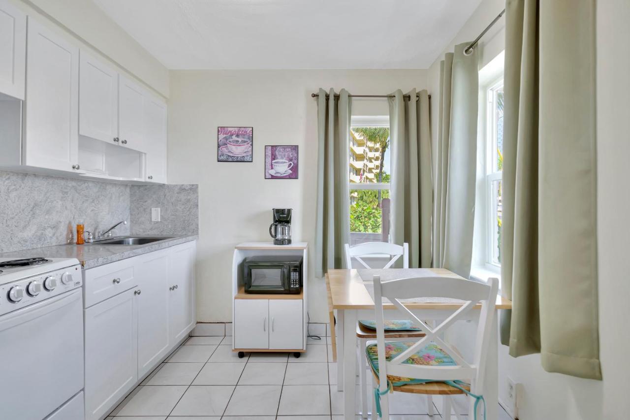 Seahorse Guesthouse Pompano Beach Bagian luar foto