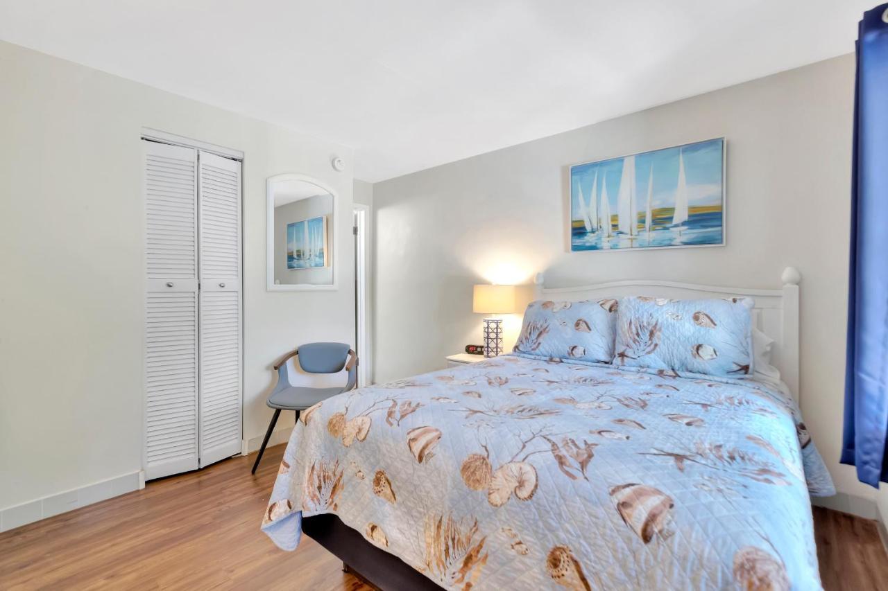 Seahorse Guesthouse Pompano Beach Bagian luar foto