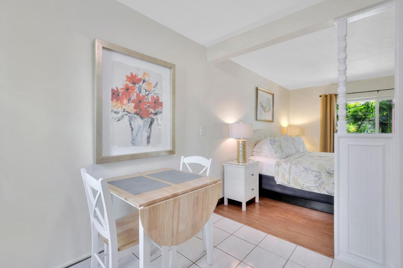 Seahorse Guesthouse Pompano Beach Bagian luar foto