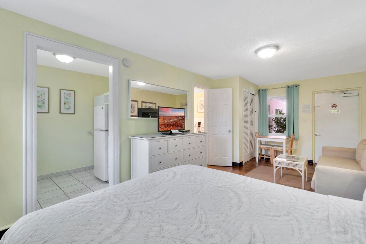 Seahorse Guesthouse Pompano Beach Bagian luar foto