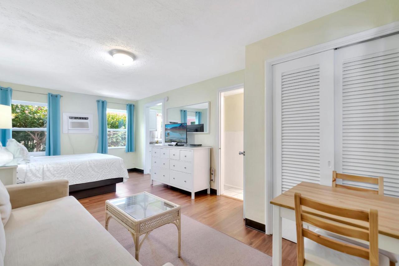 Seahorse Guesthouse Pompano Beach Bagian luar foto