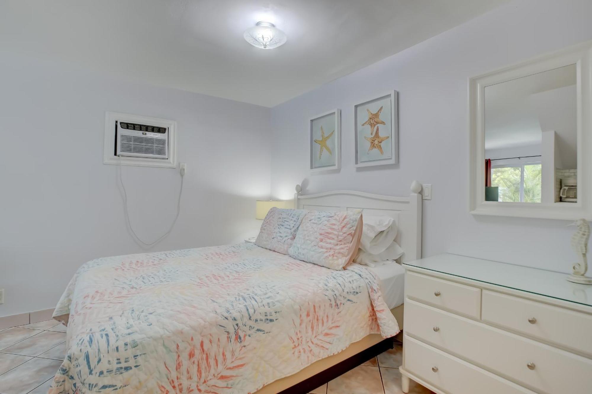 Seahorse Guesthouse Pompano Beach Bagian luar foto